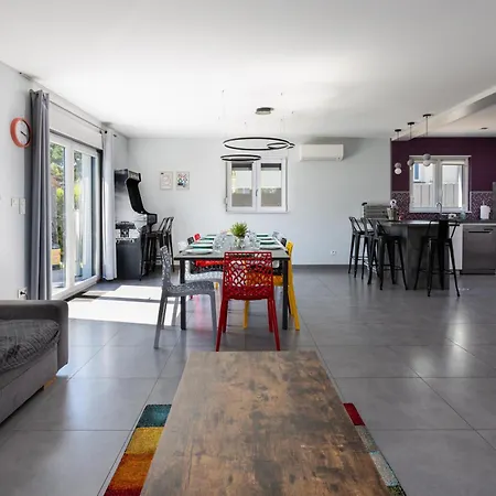 250m Spa Prive, Borne D'arcade, Babyfoot - Gite Des Freres-strasbourg Holiday home Hurtigheim